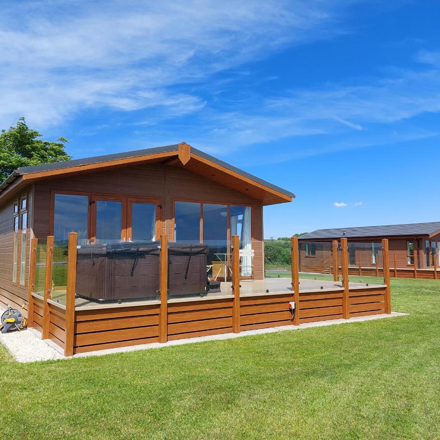 Luxury Family Beechwood Lodge With Hot Tub Lochwinnoch 외부 사진