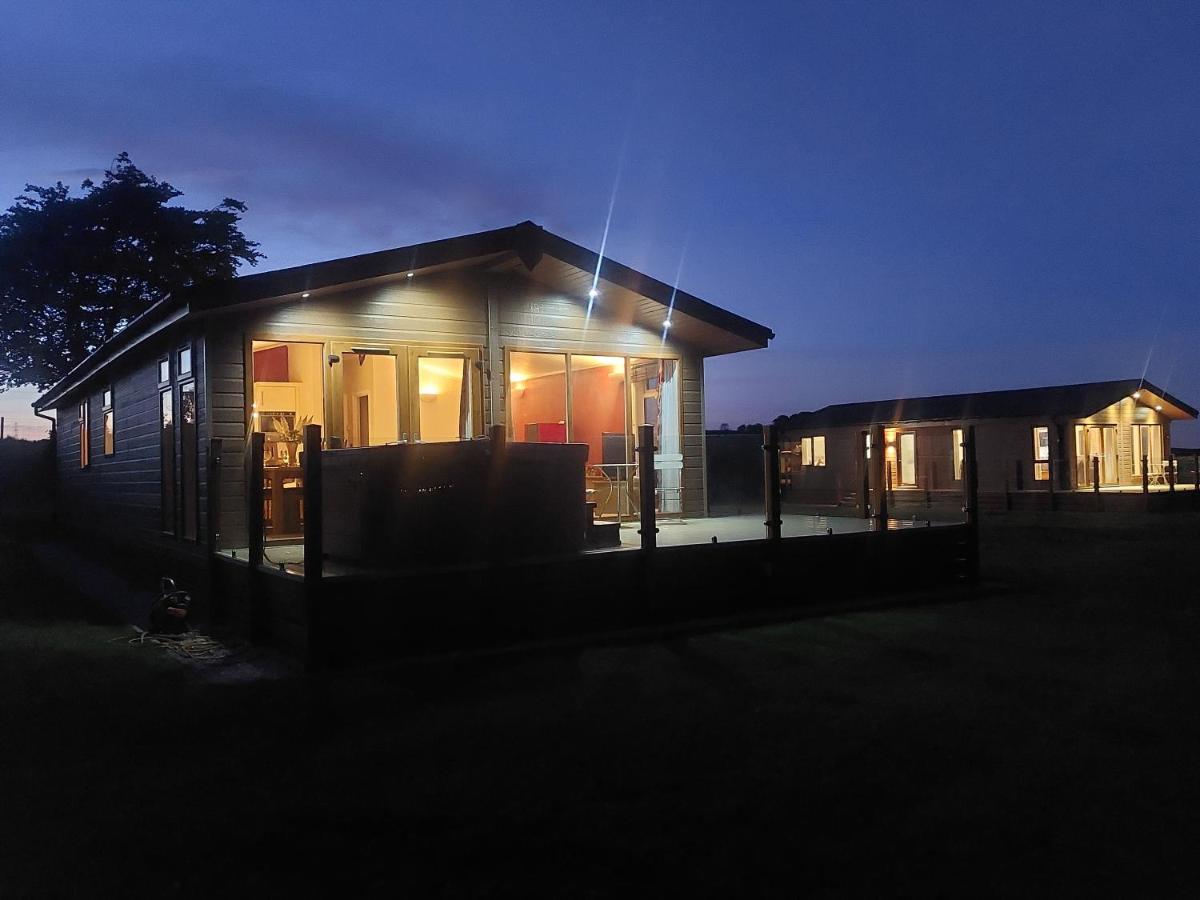 Luxury Family Beechwood Lodge With Hot Tub Lochwinnoch 외부 사진