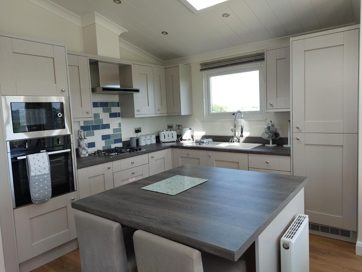 Luxury Family Beechwood Lodge With Hot Tub Lochwinnoch 외부 사진