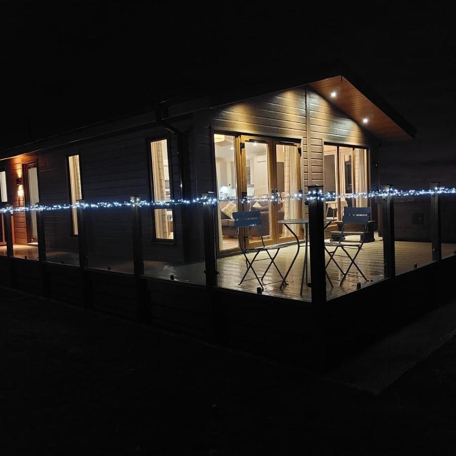 Luxury Family Beechwood Lodge With Hot Tub Lochwinnoch 외부 사진