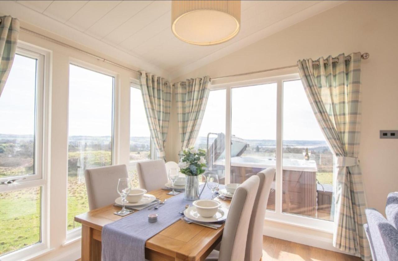 Luxury Family Beechwood Lodge With Hot Tub Lochwinnoch 외부 사진