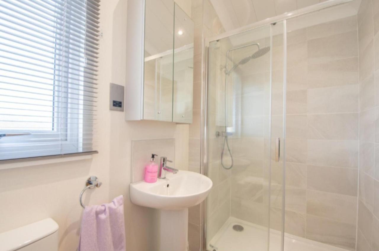 Luxury Family Beechwood Lodge With Hot Tub Lochwinnoch 외부 사진