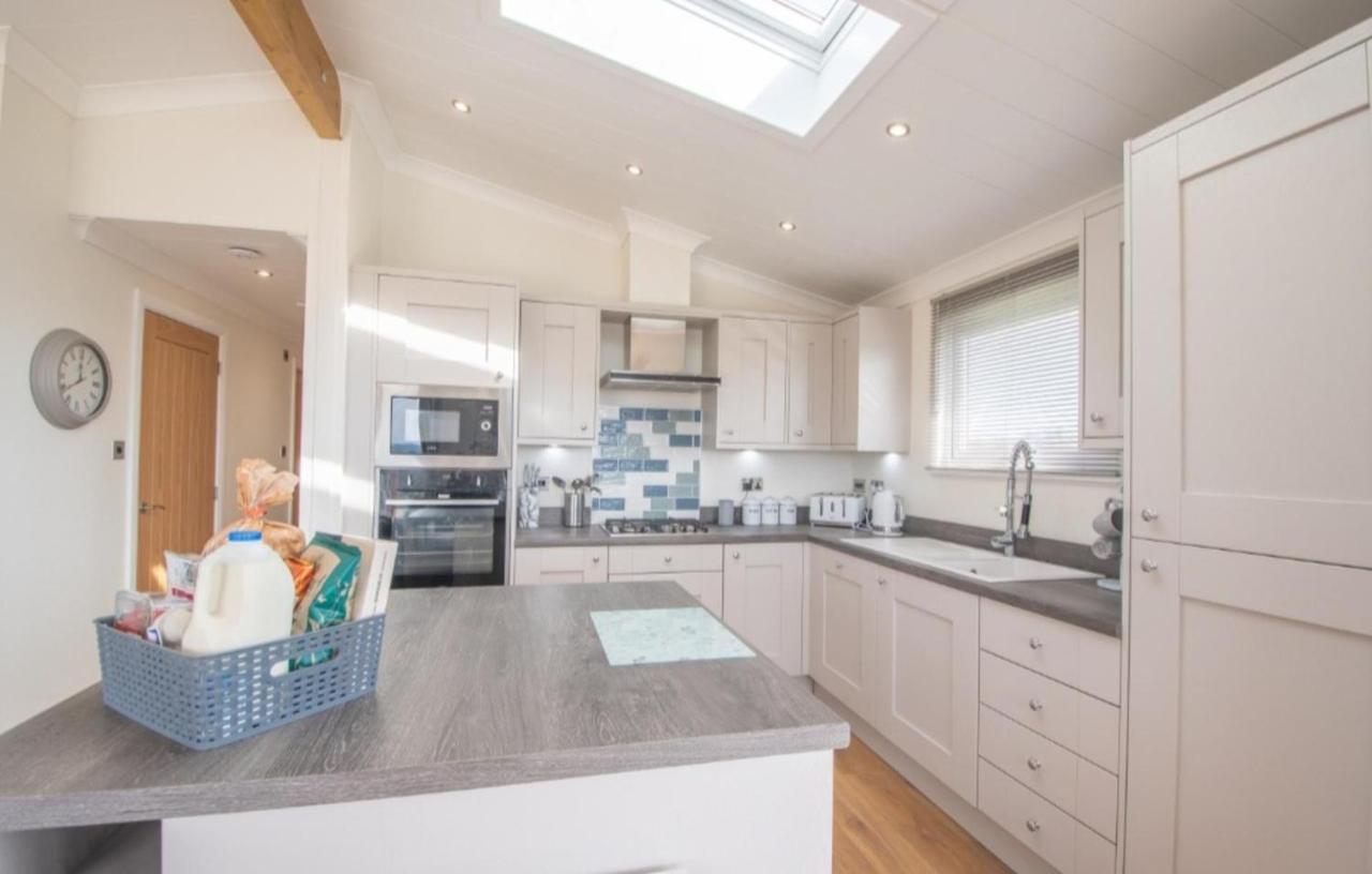 Luxury Family Beechwood Lodge With Hot Tub Lochwinnoch 외부 사진