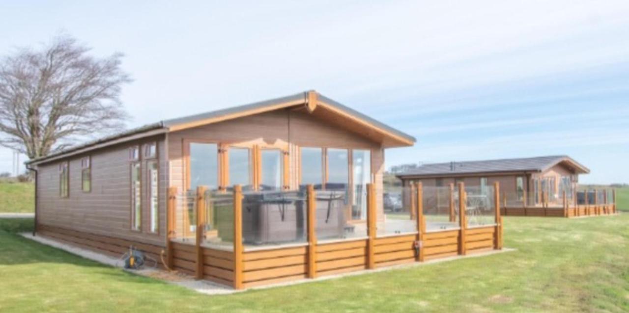 Luxury Family Beechwood Lodge With Hot Tub Lochwinnoch 외부 사진