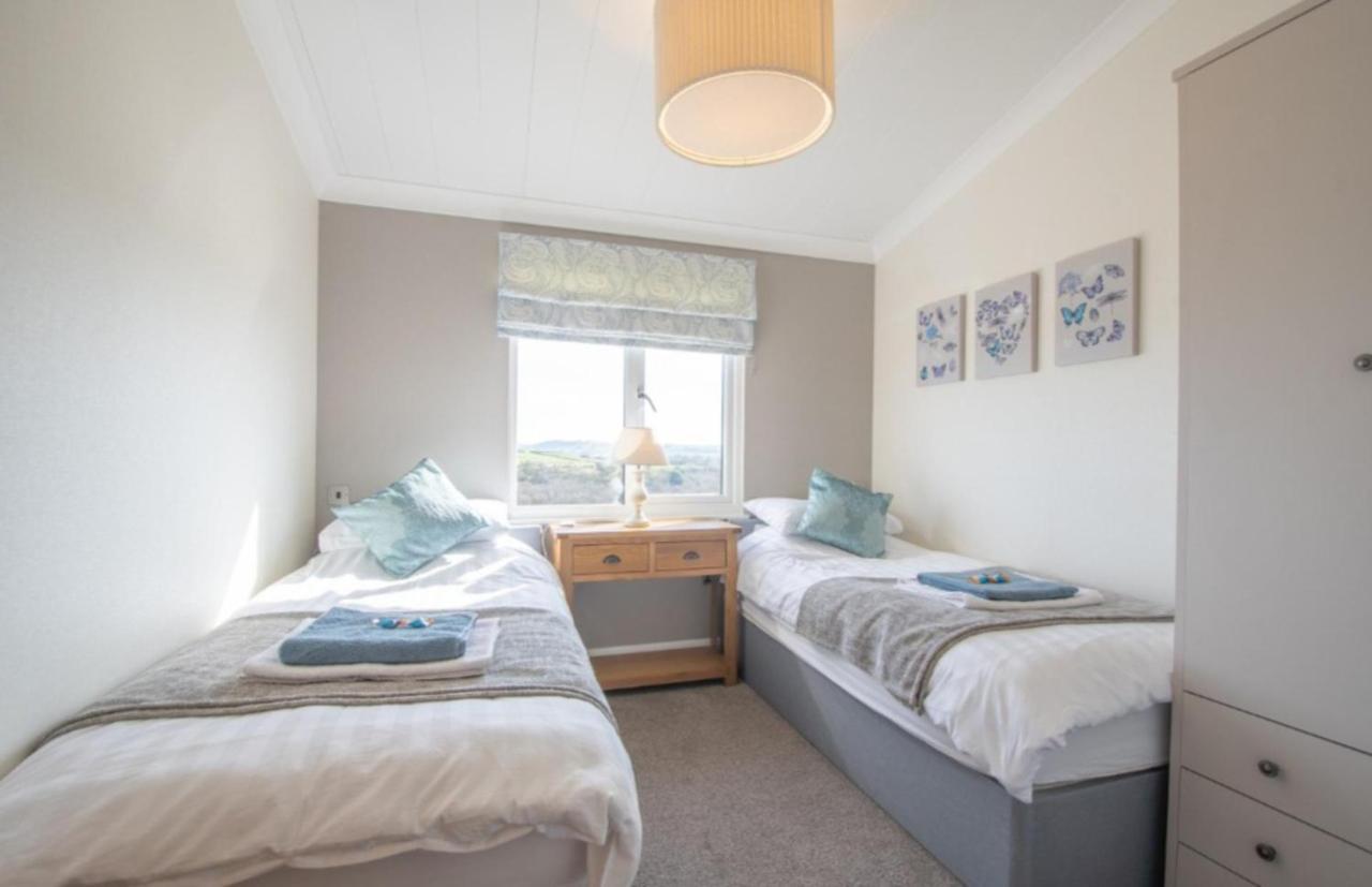 Luxury Family Beechwood Lodge With Hot Tub Lochwinnoch 외부 사진