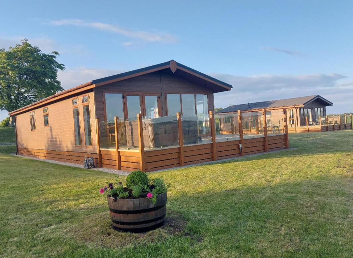 Luxury Family Beechwood Lodge With Hot Tub Lochwinnoch 외부 사진